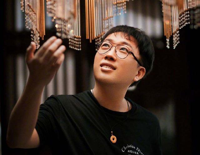 网曝许凯曾参与校园暴力，于正硬刚造谣者：不