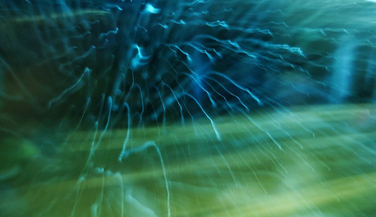 手机怎么拍出大雨 b7501a4a313b475db9b72aaf531b2fff.jpeg