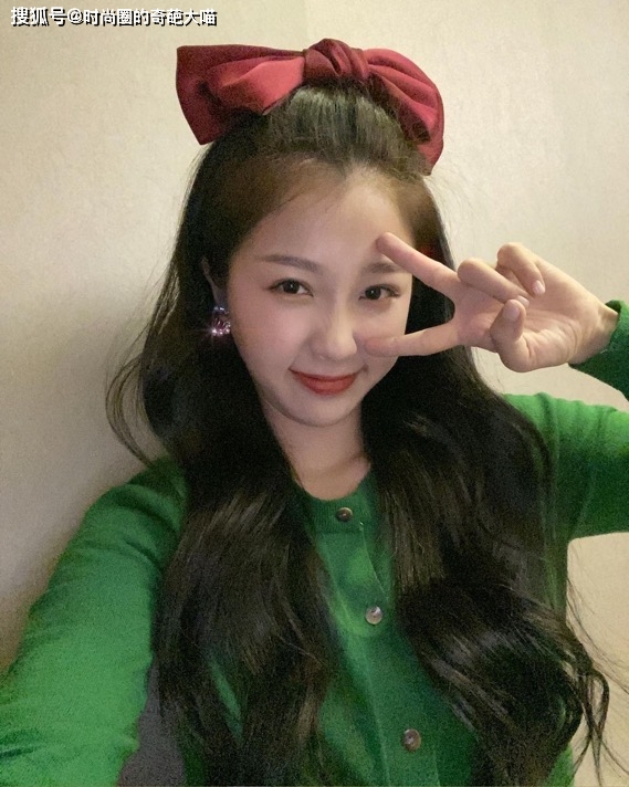 上镜|长发难打理又毛躁？学会俏皮半扎发，脸型变小巧还十足上镜