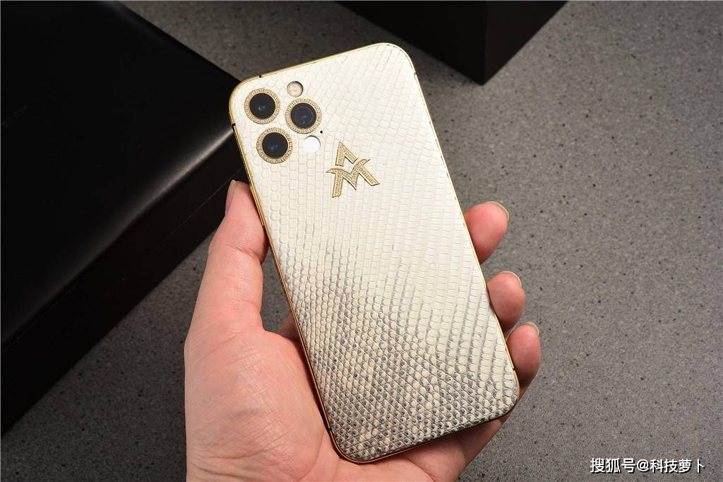 黄金镶钻极致奢华高定限量版iphone12max上市一问价格我惊了