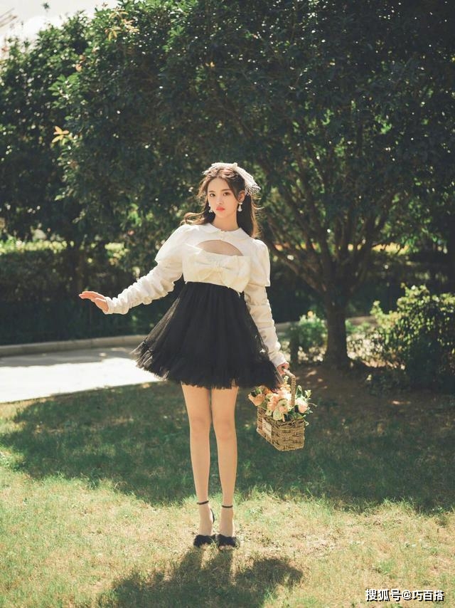 超越|刘涛杨超越破次元同框！一个甜美一个优雅，合影依旧那么美腻