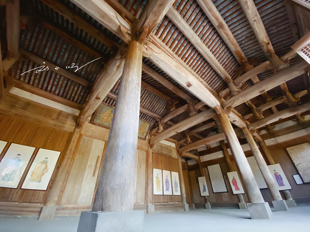 东舒祠"内,你知道他们享堂内有总价值超过12个亿的4根金丝楠木柱子吗?