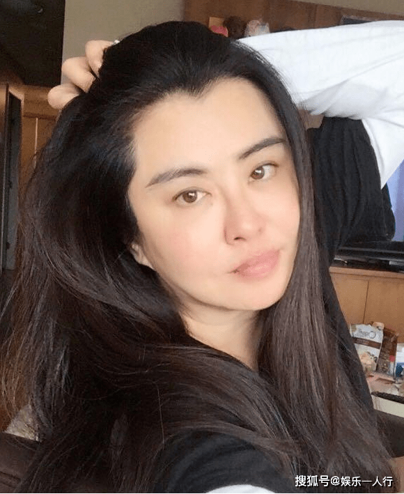 王祖贤加拿大的豪宅,卧室布置得很梦幻