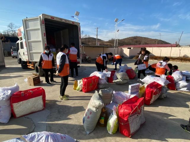 “傻”母亲拉扯智障儿子|清水慈善帮扶困难家庭