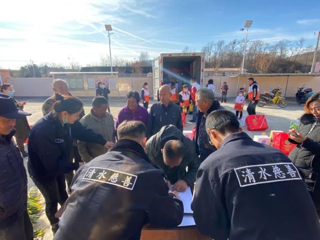 “傻”母亲拉扯智障儿子|清水慈善帮扶困难家庭