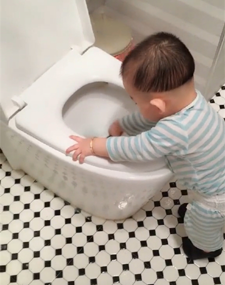 教宝宝上厕所小视频 87a978b8239142ab834ce373b1d63316.jpeg