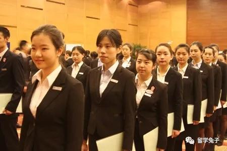 高中生保送生面试穿什么