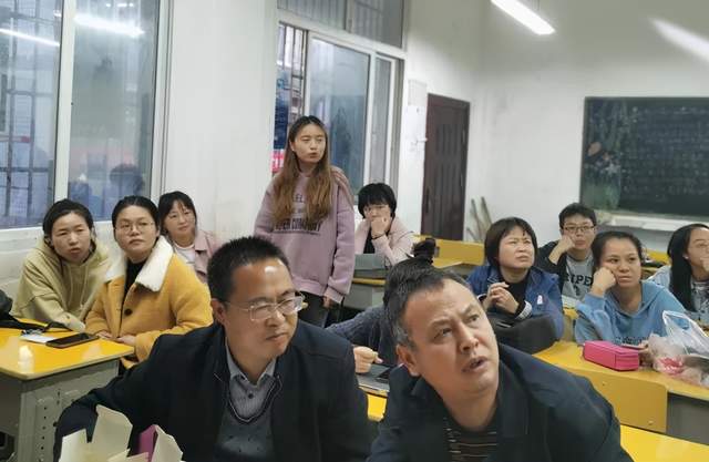 淞南中学召开阶段性质量分析会,为教学把脉