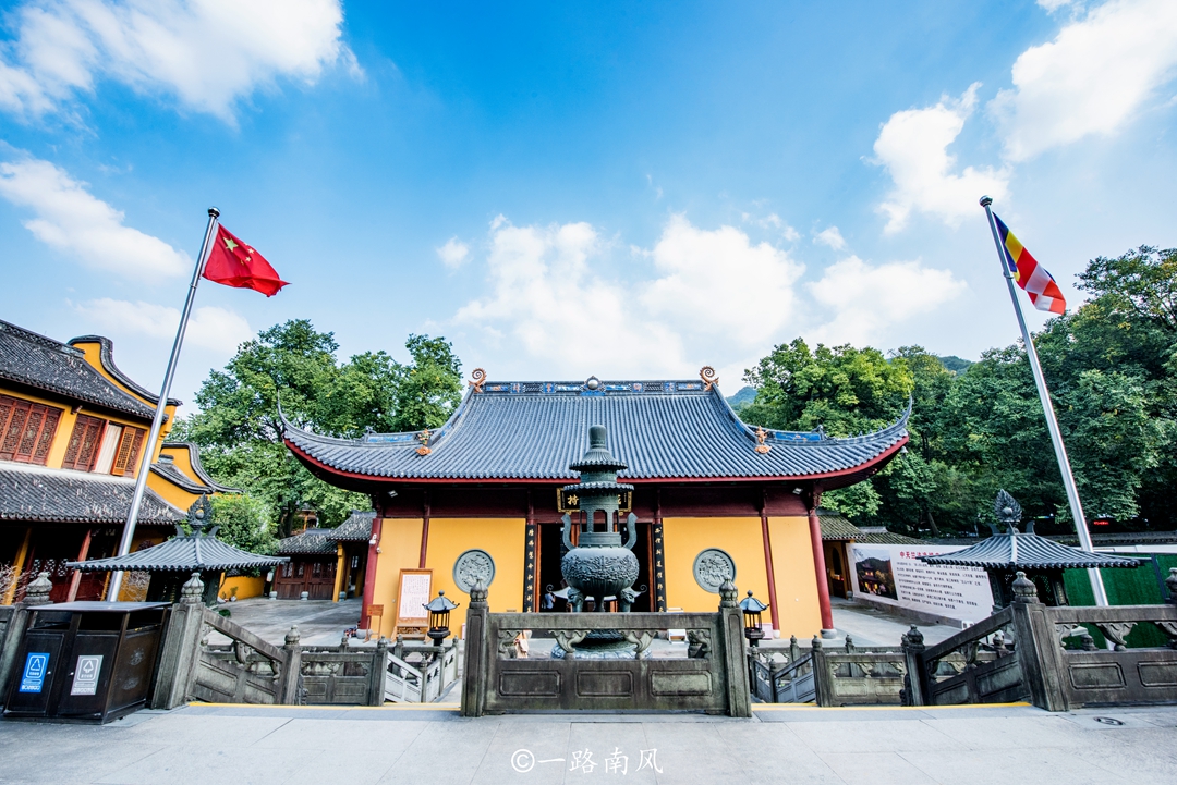 杭州灵隐寺附近有座千年法净寺，明明不收费，人气却很低