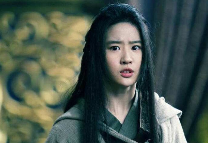 刘亦菲为什么不接清宫戏?看了她换上清装后,佳丽三千不及她一人