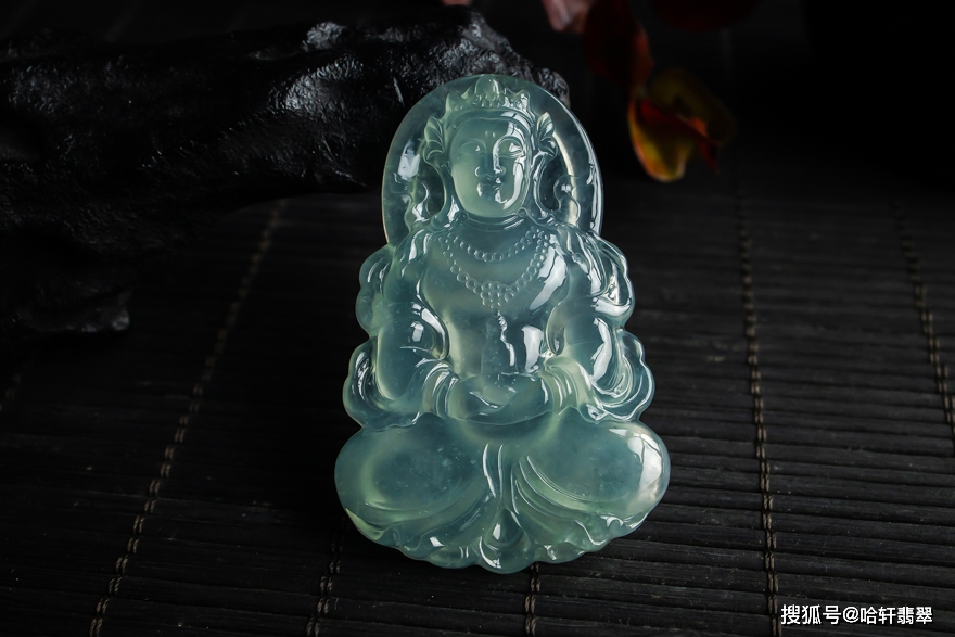 翡翠怎么买最保值 fdb22e95f1d14cd2aefe6c2633046d9f.jpeg