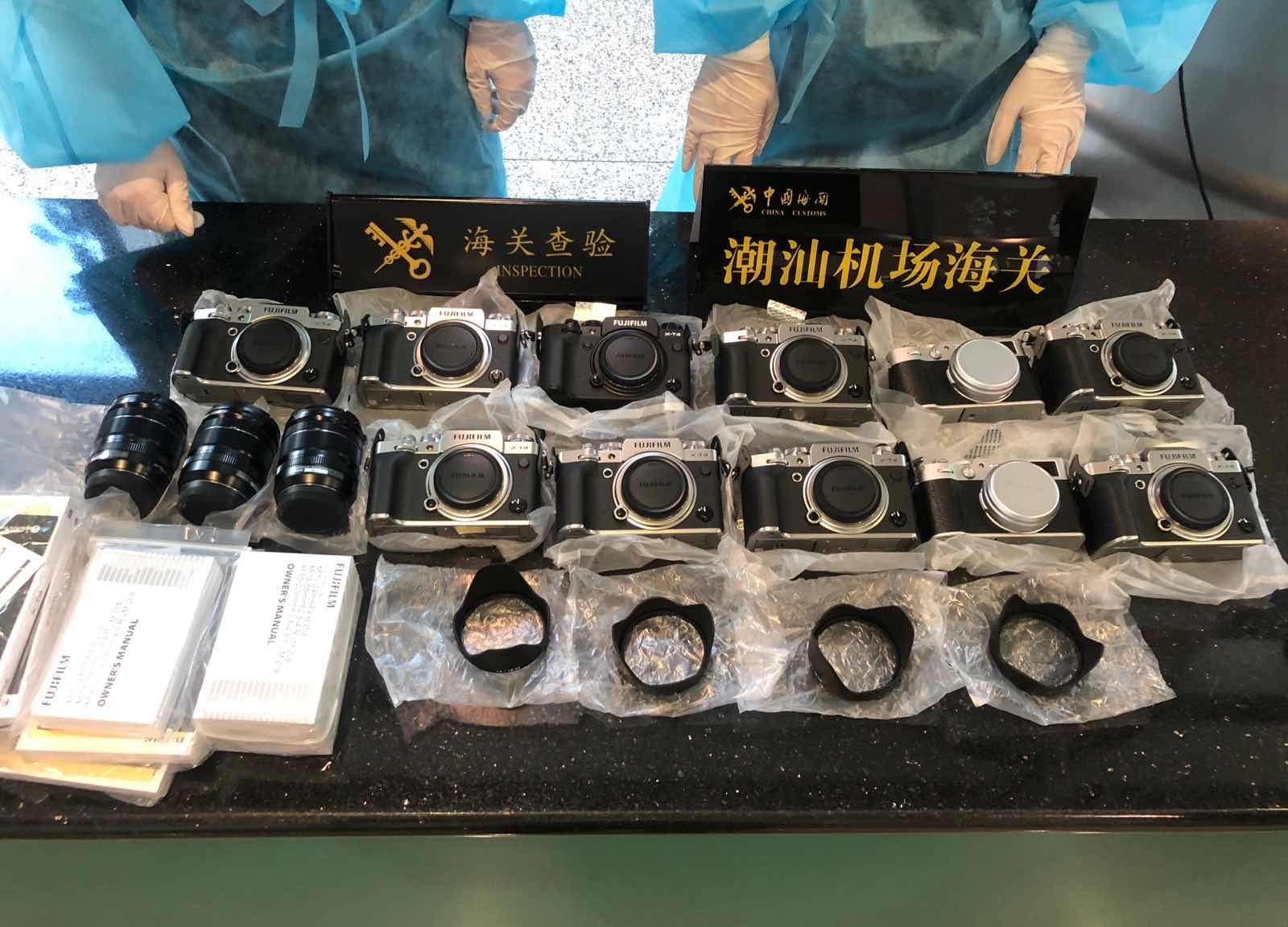 潮汕机场海关查获旅客违规携带相机和镜头1批