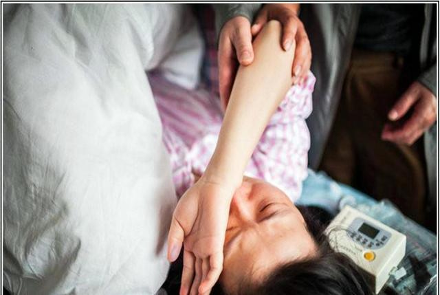产妇被医生当众示范挤奶屈辱流泪遭无视有孩子不能要尊严