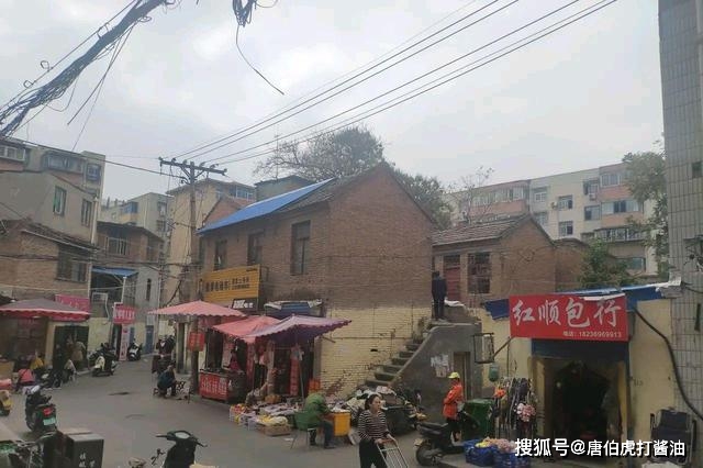 郑州管城区弓背街,现代与历史共存的老巷,大家都去过吗?