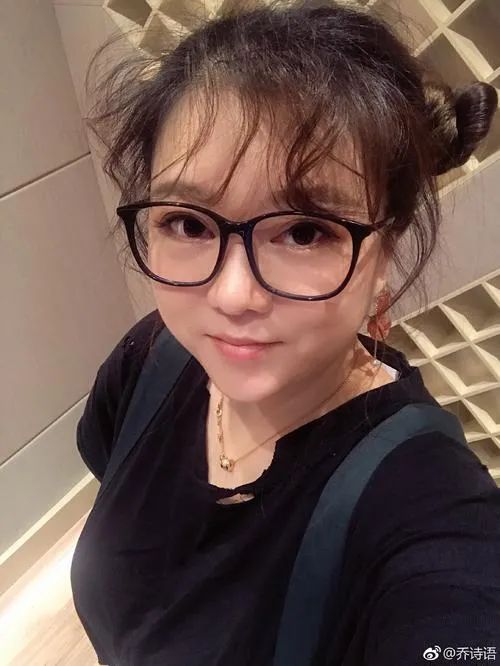 女配音因站队肖战被网暴，疑舞台上大哭卖惨，