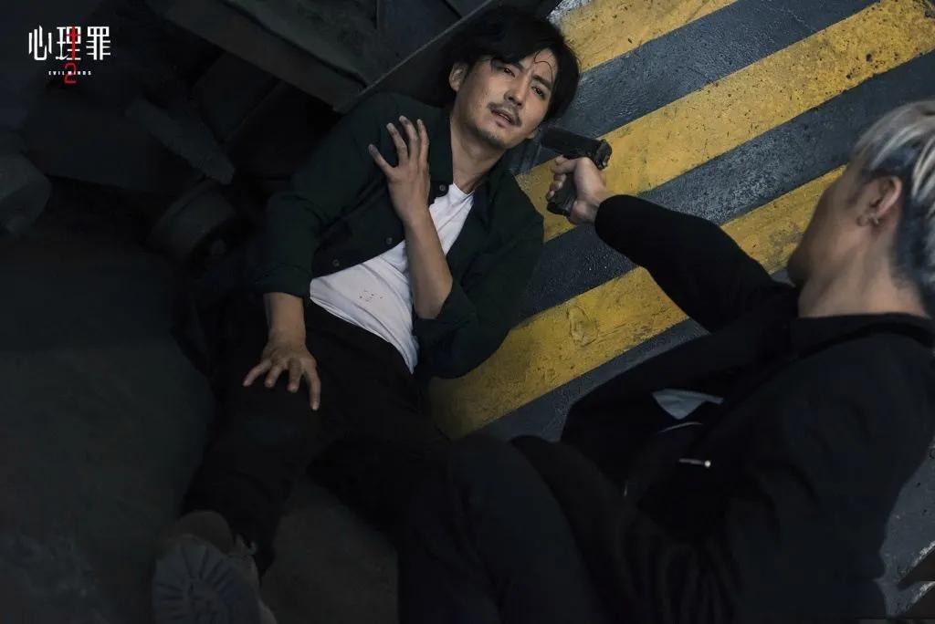 《隐秘而伟大》口碑爆棚，最火的不是李易峰，