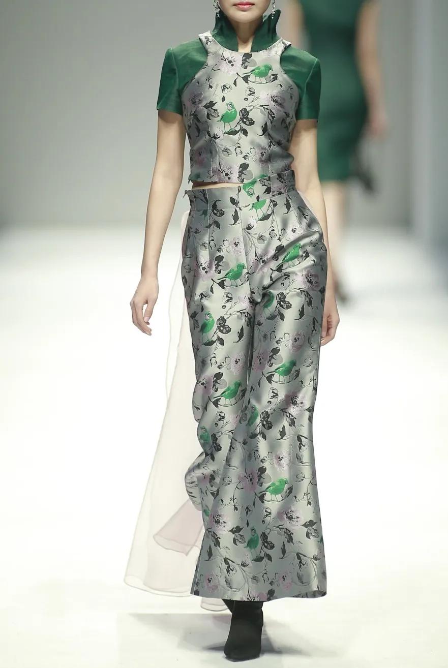 设计师设计的衣服时尚又好看 7785a22f60df4c12b47512f3ffd1def2.jpeg