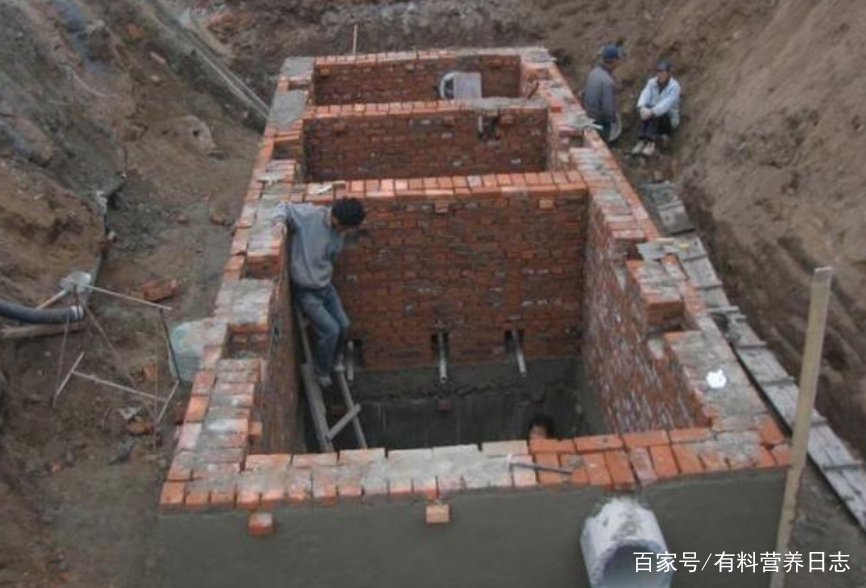 农村建房时,"砖砌的化粪池"怎么做?听完内行人的分析