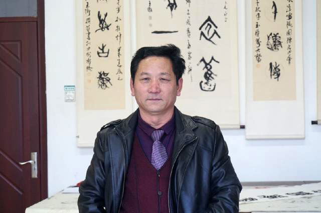 个人简介:吴广田,国家一级书法师.