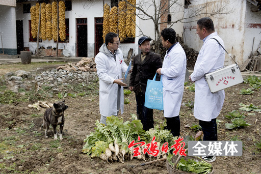 万人口全部脱贫_脱贫攻坚图片