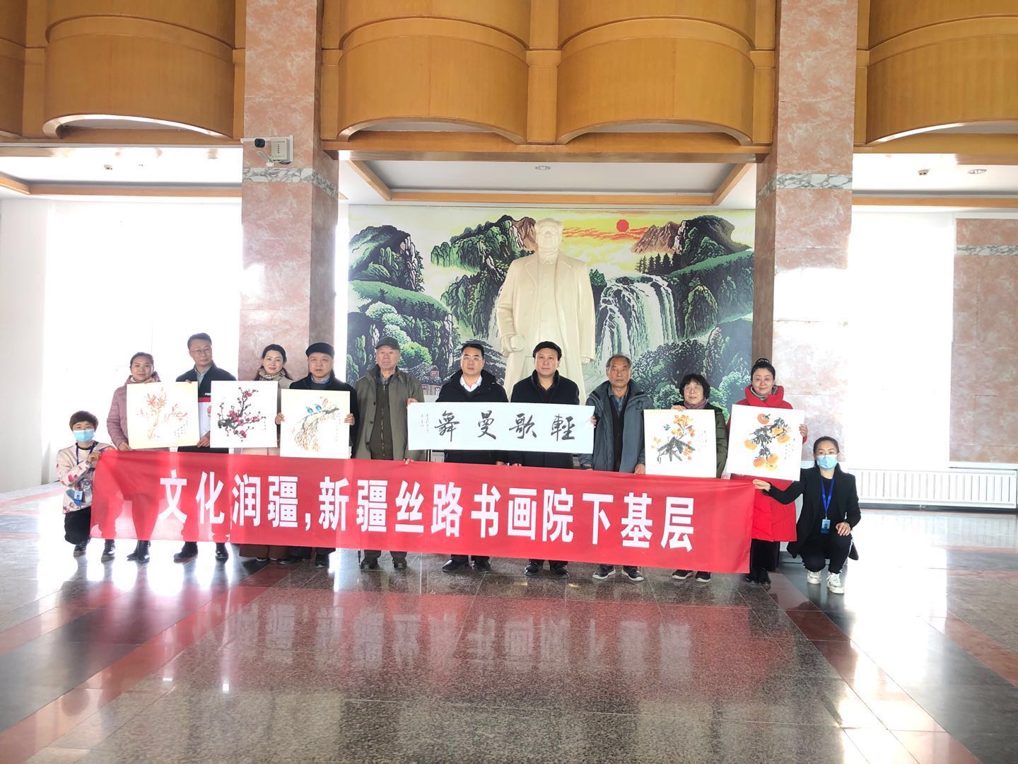 新疆丝路书画院文化润疆走进芳草湖