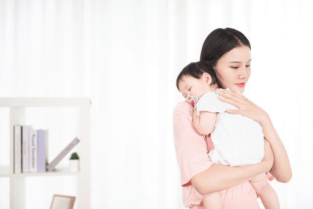 孩子|一横抱就止不住地哭闹？背后的原因是这样的为啥宝宝偏爱竖抱