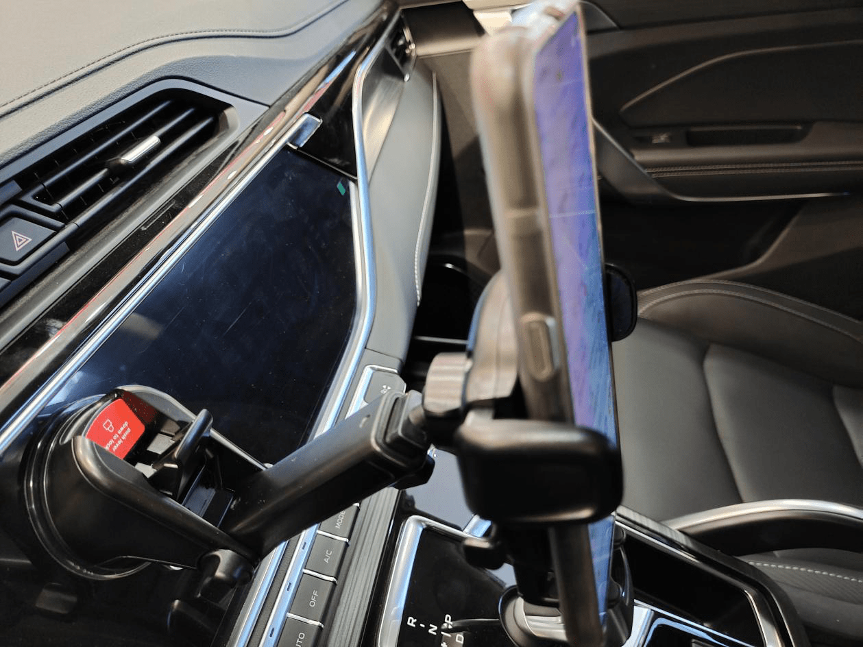 老司机开车必备物件 4ee13c77e757487885a402cbf87f2bc3.png