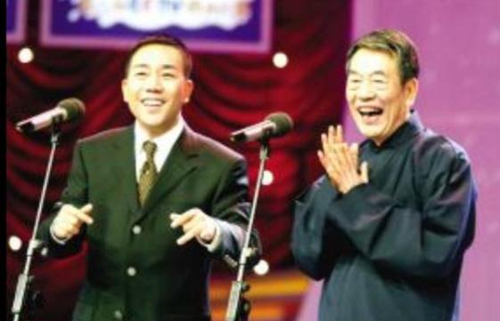 原创相声泰斗杨少华曝近况!88岁不忘练嘴基本功,双眼一闭张口就来