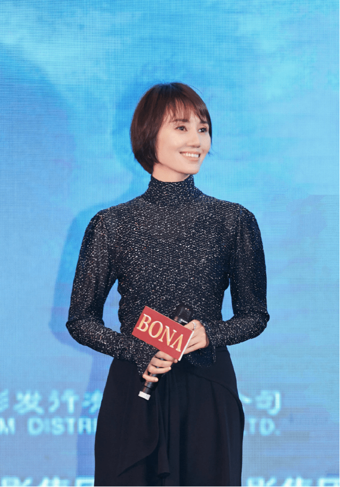 袁泉长发的样子原来这么美,不仅带着气质,还有一种高雅感觉