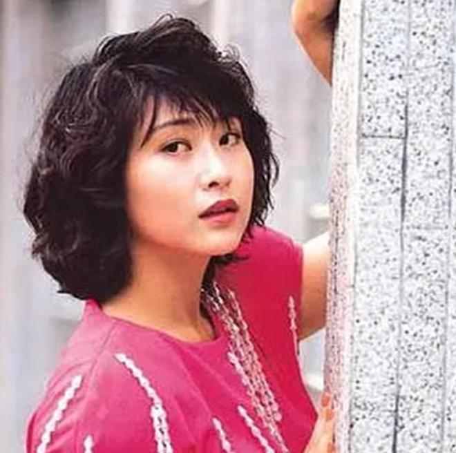 陈丽华年轻时的照片20岁 e6916cab7baa4af58ab9f6095cdd6e71.jpeg