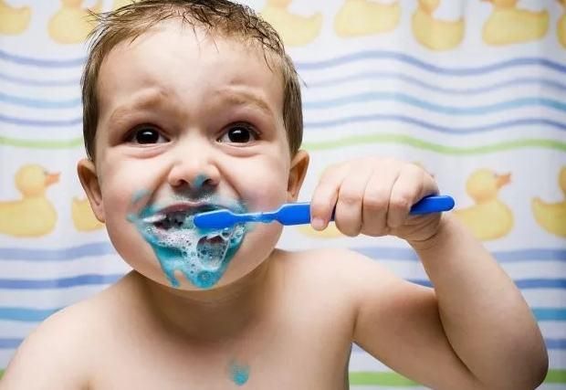 孩子|就是不爱刷牙，聪明的妈妈都会这样做孩子又哭又闹