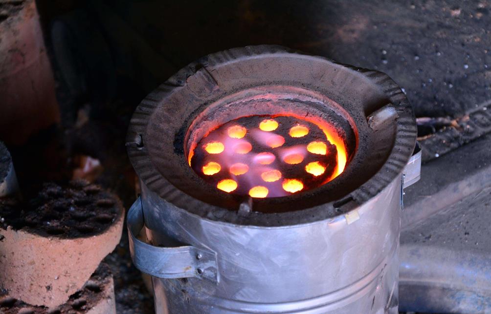 专家提倡禁止农民烧柴烧煤取暖?为啥有的农村还在烧呢