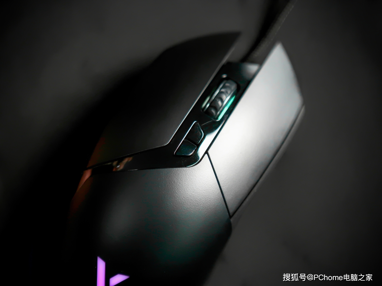 操作|硬核实力派 雷柏VT30幻彩RGB游戏鼠标评测