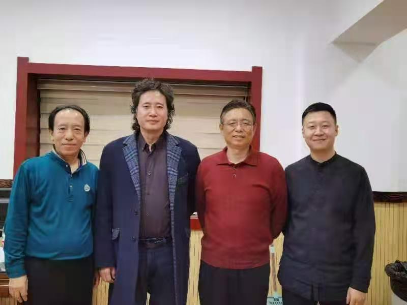 由左至右:监制黄立杰 演唱戴玉强 作词侯燚 作曲胡帅