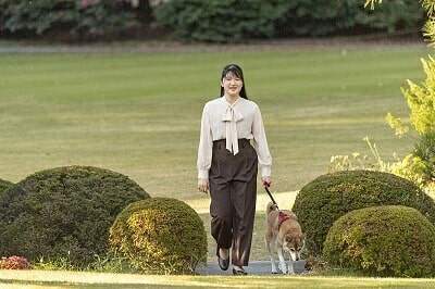 日本皇室爱子公主19岁生日穿裤装亮相好土彻底输给真子佳子了