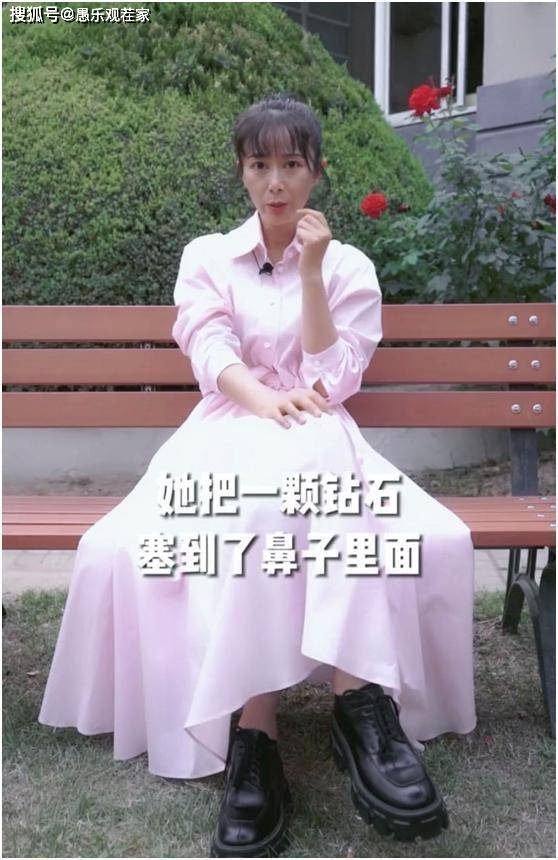 《还珠格格》塞娅公主晒近况，素颜出镜脸色蜡