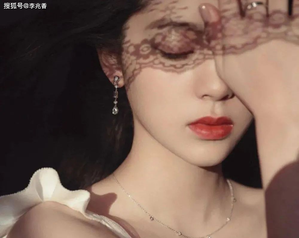 女生好听又妩媚的网名,高冷韵味十足,这昵称你敢用吗?