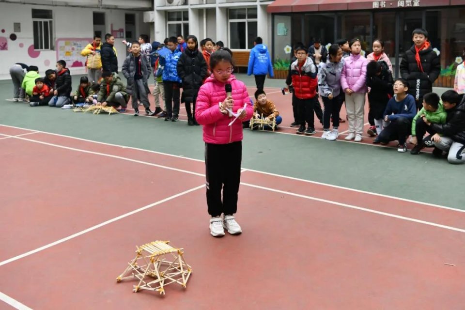 西安高新第四小学"筷子搭桥"挑战赛