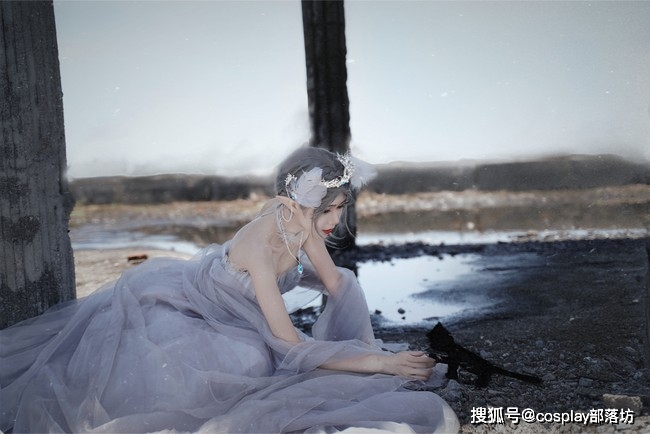 cos:冰公主海琴烟,心疼雨中的背影
