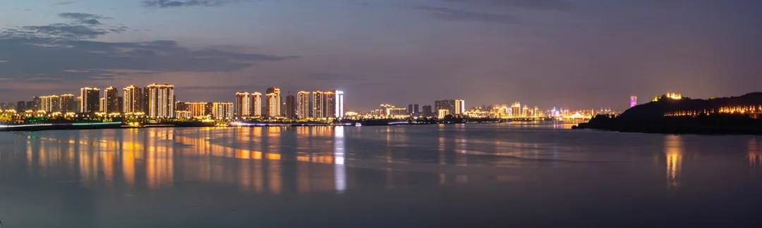 嘉陵江夜景 小红