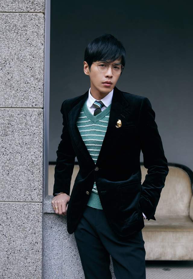 张若昀腰围再创新低，仅为62cm，只比雷佳音头围