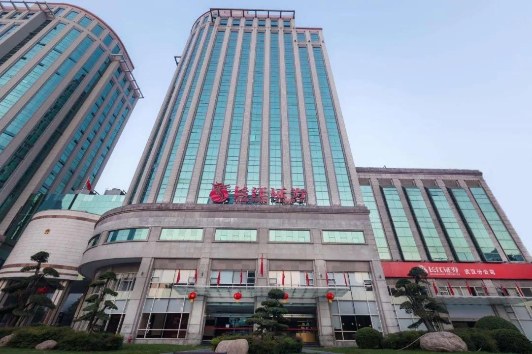 长江证券一营业部负责人收警示函 违规开展股票