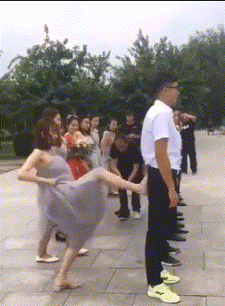 原创搞笑gif段子:小姨妈果然是演技派说