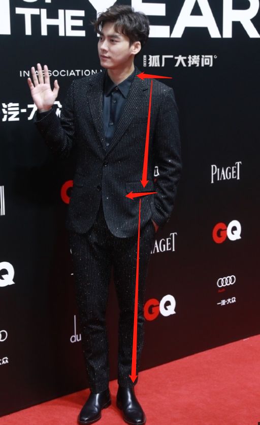 虽然李易峰的身高放在娱乐圈并不是很高,但是身材比例却是非常顶尖的