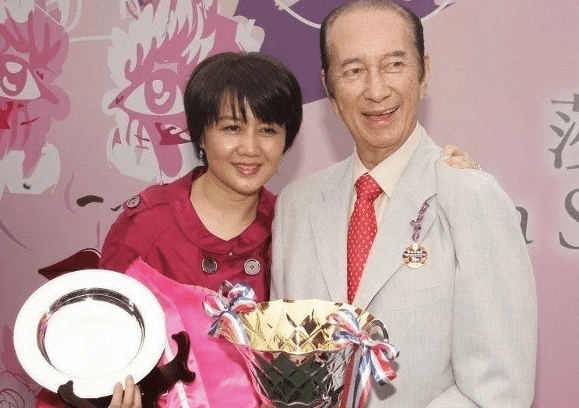 陈岚年轻时候照片 80d6bad7fe8849f4a3152b4db47e548f.png