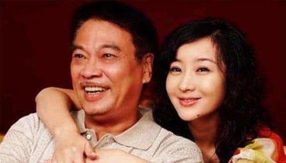 吴孟达近照瘦变形！与周星驰御用导演聚餐，2道