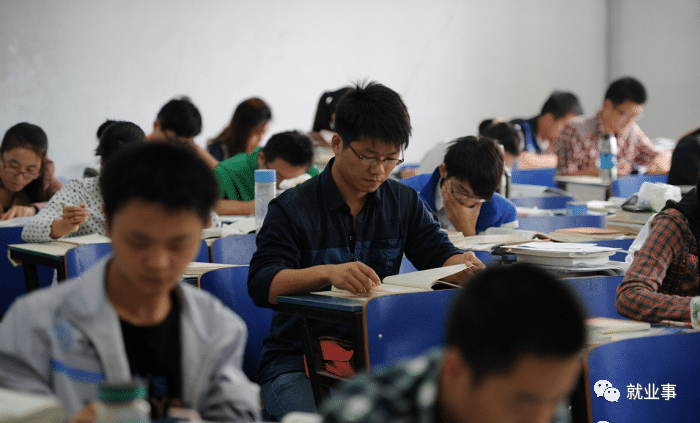 什么时候才能拿到奖学金 32382b7470164f56850615239fd9597c.png