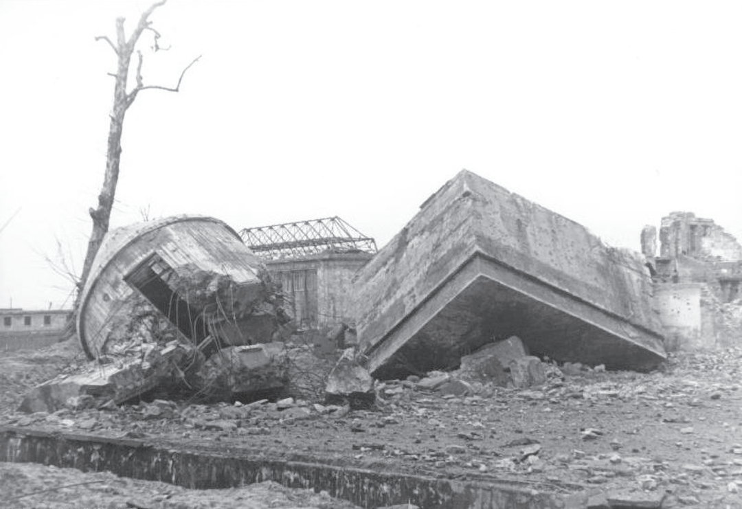 1947年的元首地堡残骸.