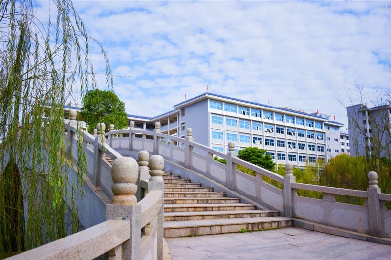 广东大学巡礼-广东创新科技职业学院