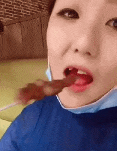 原创gif搞笑段子:现在饮食营养越来越好,好多男人年纪轻轻的就得糖尿